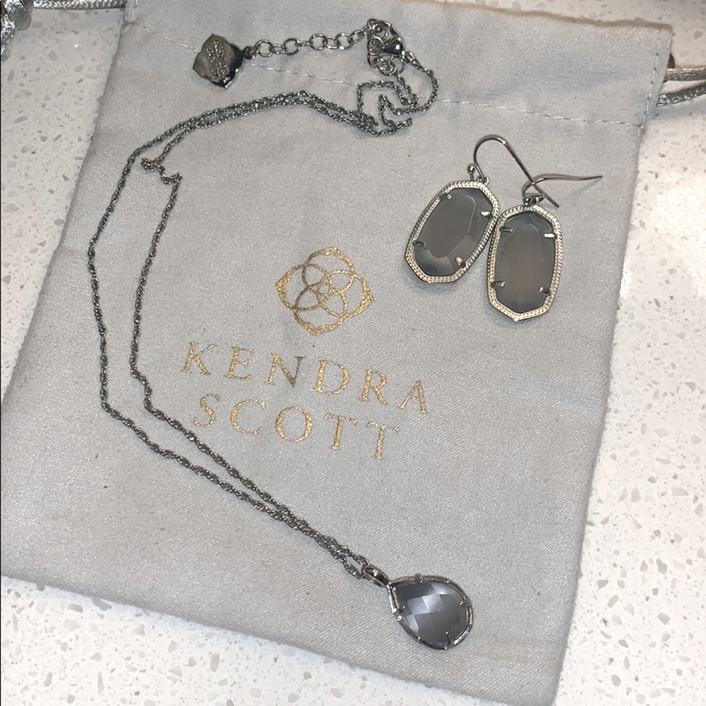 KENDRA SCOTT  GREY STONE NECKLACE AND EARRINGS